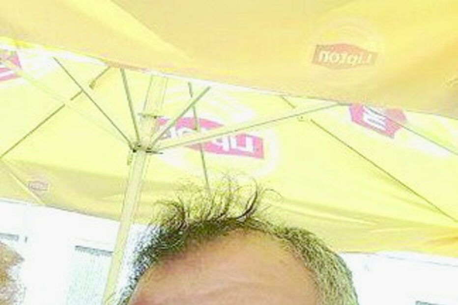 Ricardo Silva, de 40 anos, foi projetado vários metros   