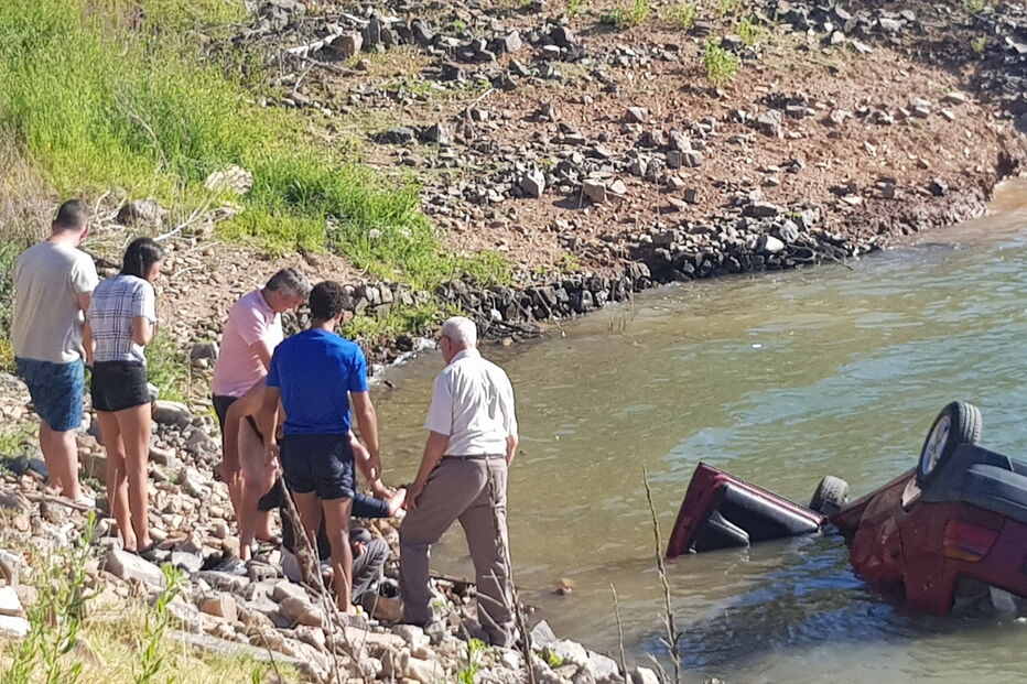 Carro despista-se e cai ao rio Zêzere