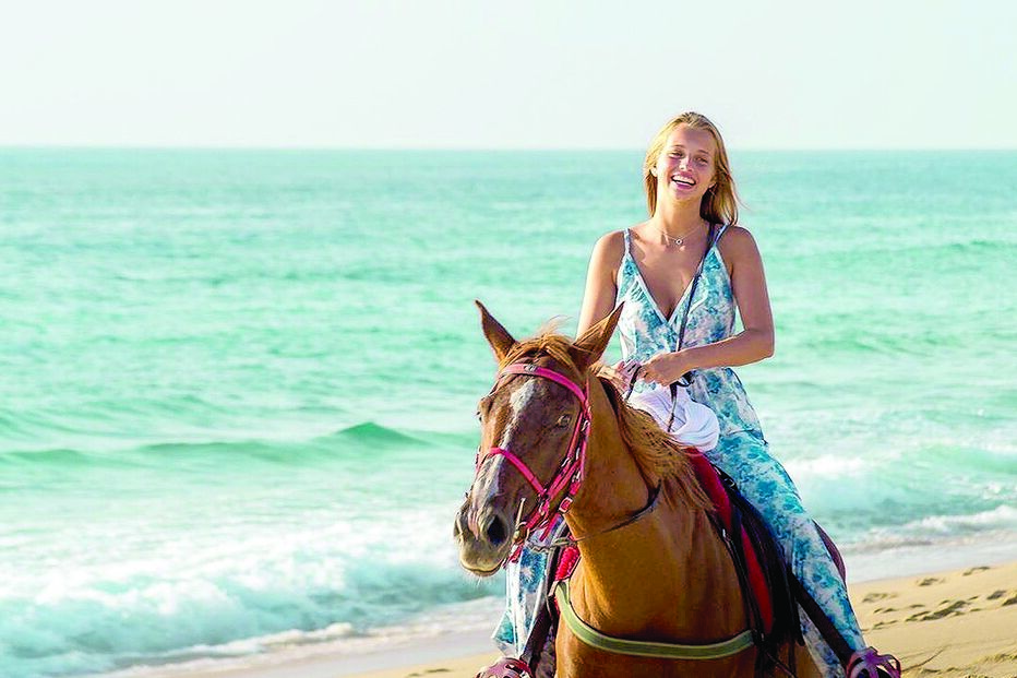 Margarida Corceiro  a cavalo  pelos areais