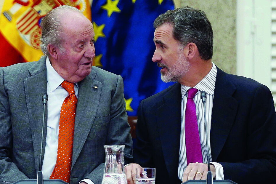 Revelações sobre fortuna secreta de Juan Carlos na Suíça e doações milionárias a ex-amante forçaram o rei Felipe VI a distanciar-se do pai 