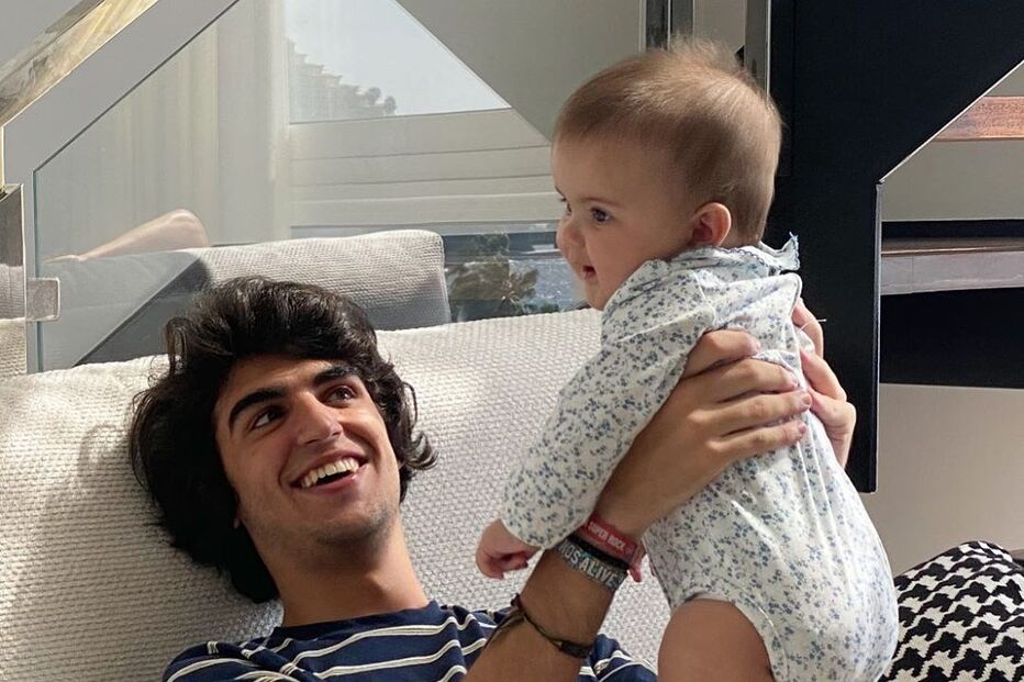 Filho mais velho de Katia Aveiro, Rodrigo, com a irmã Valentina