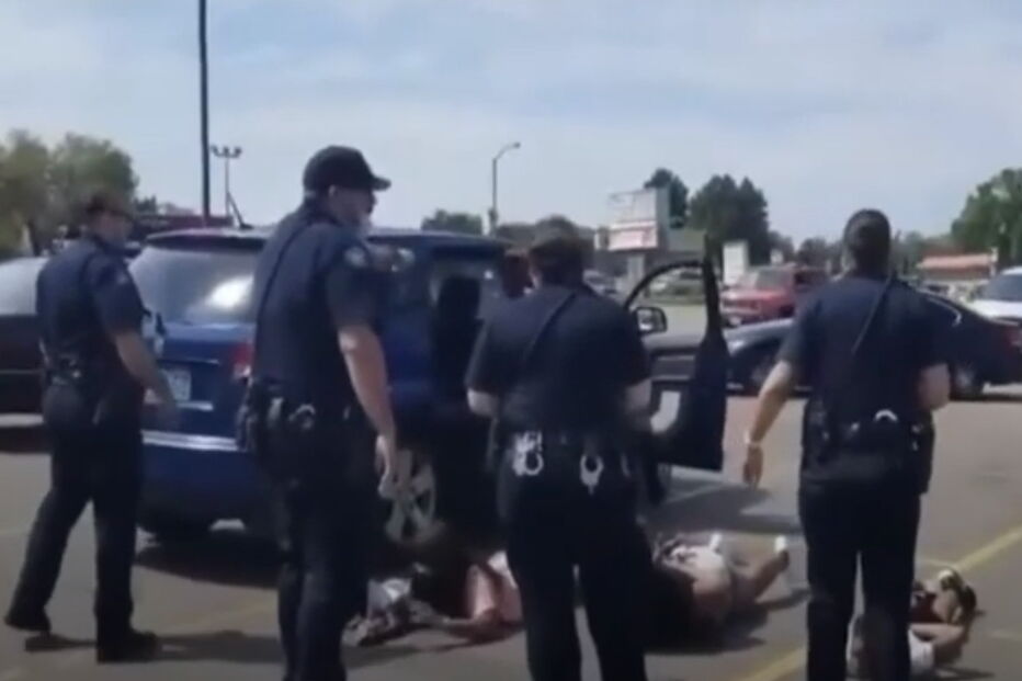 Polícia confunde viatura roubada e detém adolescentes negras por engano no Colorado