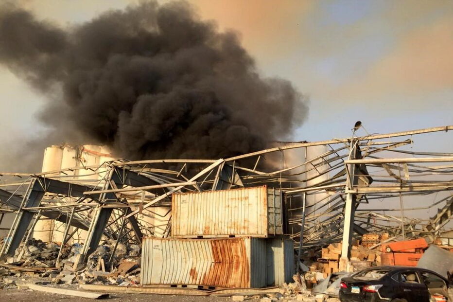 Caos e destruição em Beirute: Imagens mostram momento da explosão e destroços na capital do Líbano