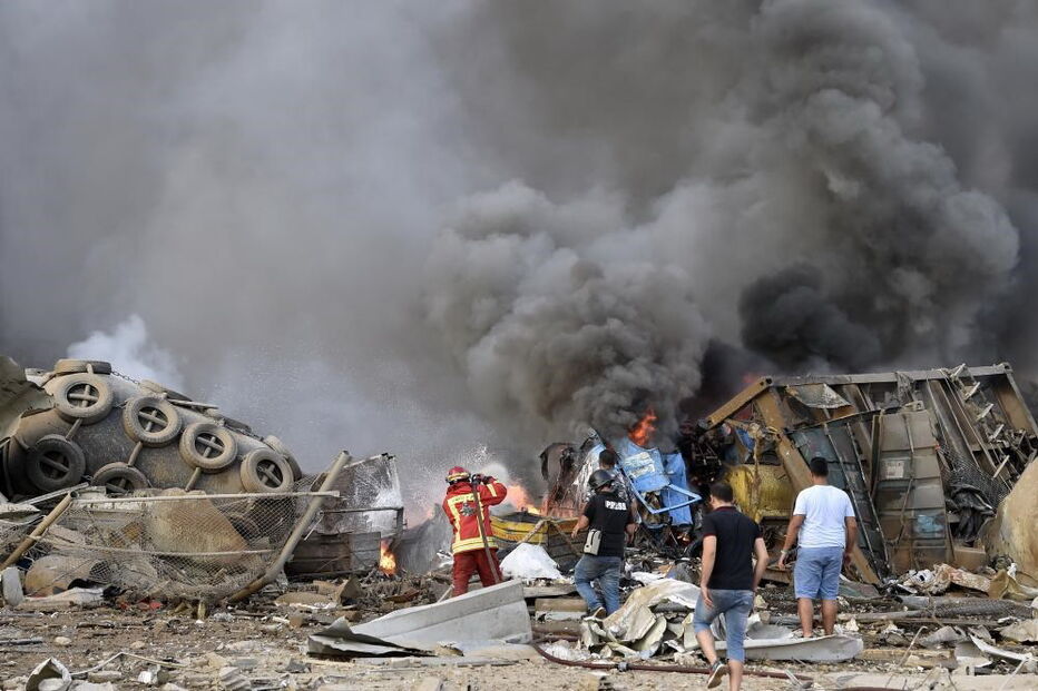 Caos e destruição em Beirute: Imagens mostram momento da explosão e destroços na capital do Líbano	