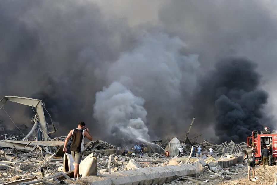 Caos e destruição em Beirute: Imagens mostram momento da explosão e destroços na capital do Líbano	