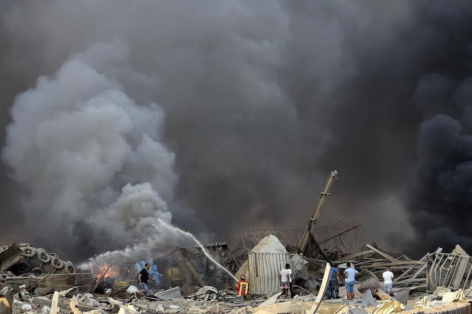Caos e destruição em Beirute: Imagens mostram momento da explosão e destroços na capital do Líbano	