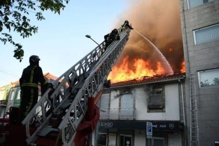Incêndio consome restaurante no centro de Viseu