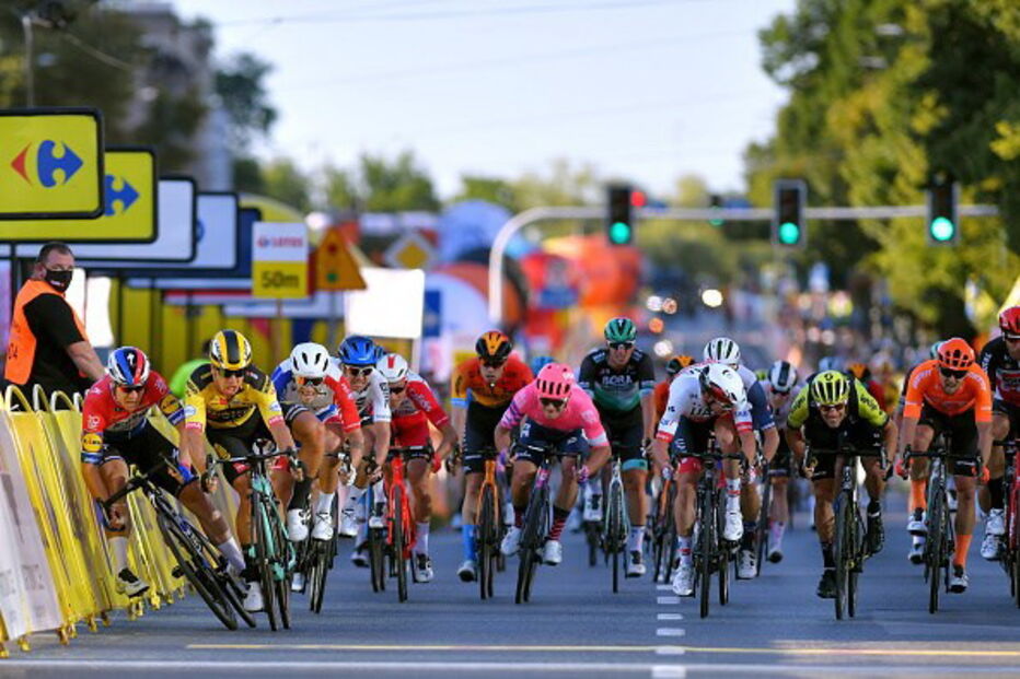 Ciclista holandês Fabio Jakobsen fica em coma induzido após acidente na Volta à Polónia