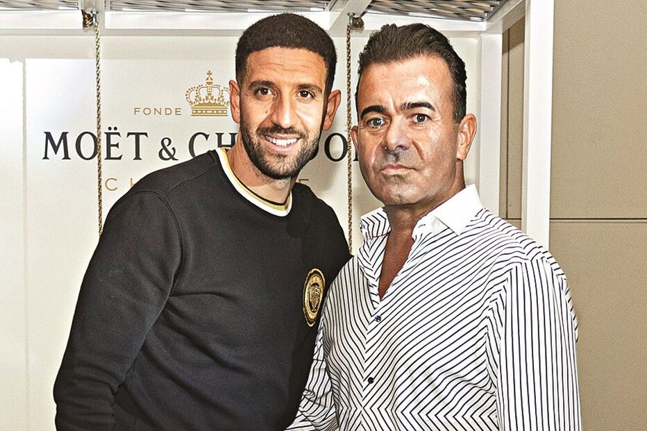 Adel Taarabt na companhia do gerente do Sky Valley, Anthony Pereira  