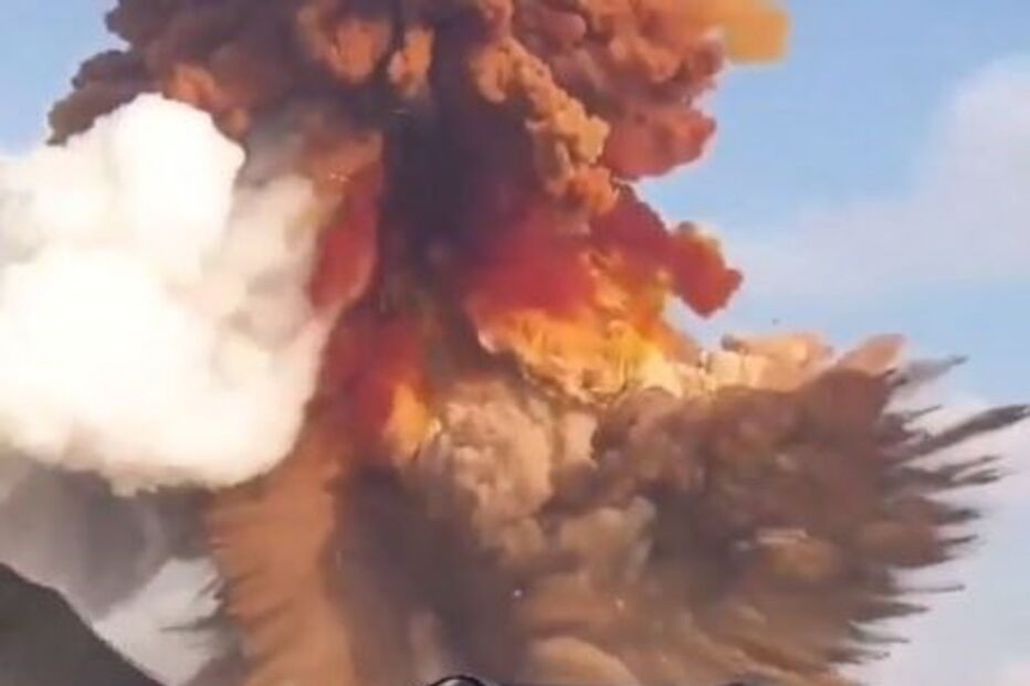 As imagens arrepiantes das explosões em Beirute captadas do mar