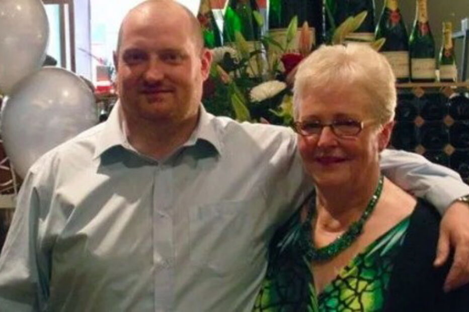 Scott com a mãe, que morreu devido ao novo coronavírus