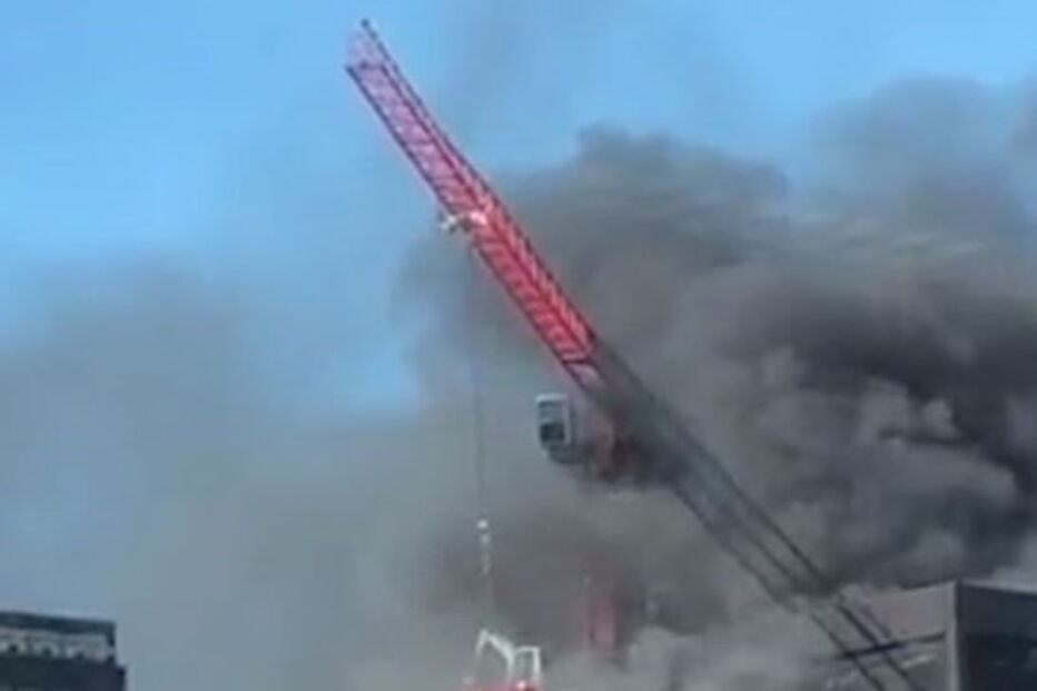 Incêndio consome torre do World Trade Center em Bruxelas