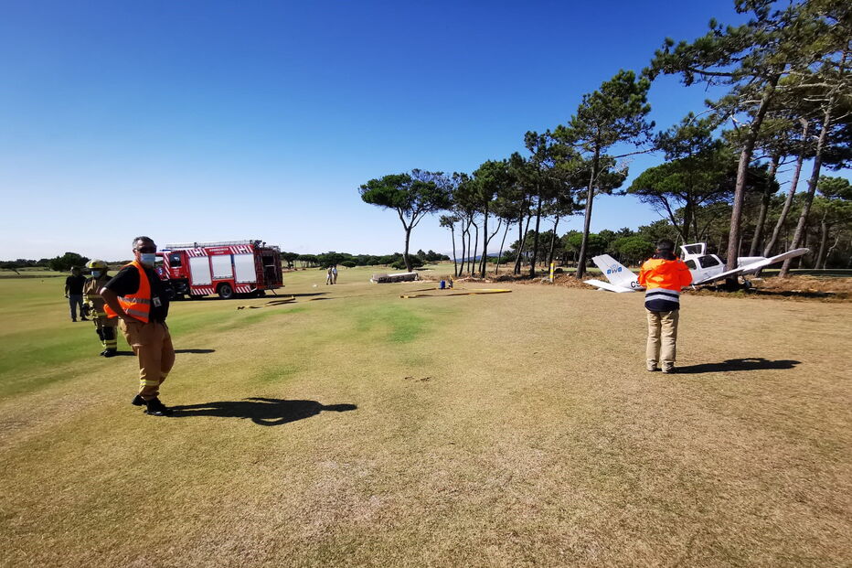 Avioneta aterra de emergência no campo de golfe dos Oitavos em Cascais