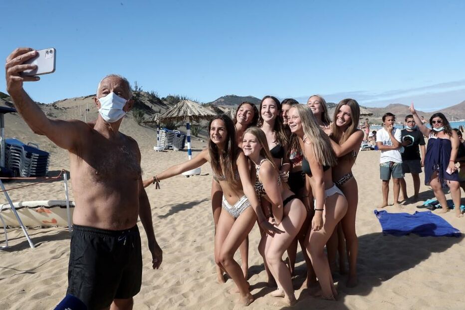 Marcelo Rebelo de Sousa está em Porto Santo,  na Madeira, para usufruir da praia 