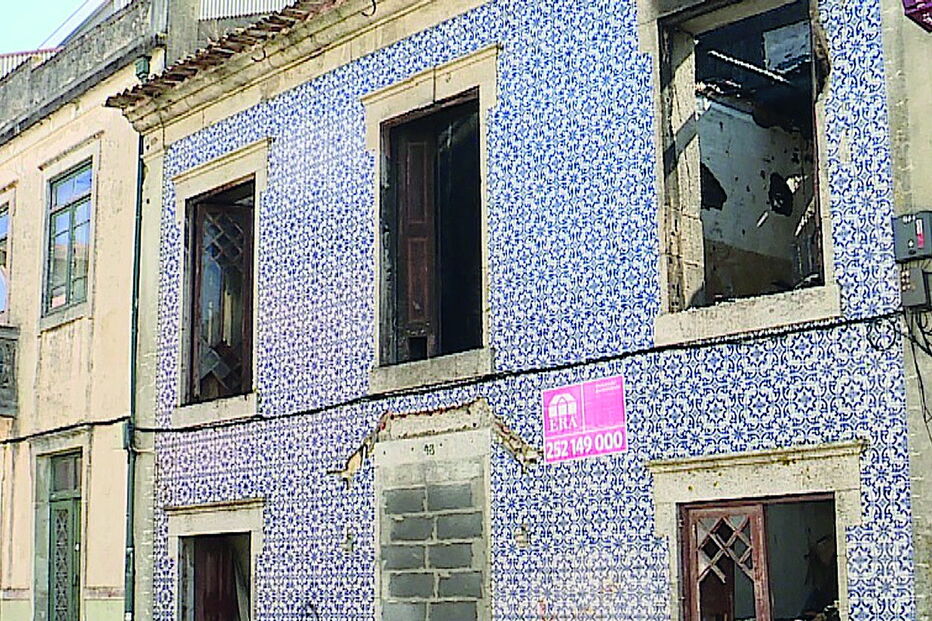 Casa foi destruída pelo fogo 