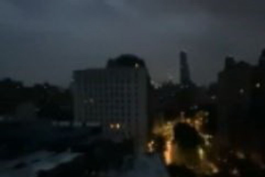 Vários bairros de Manhattan em Nova Iorque acordam às escuras devido a apagão misterioso