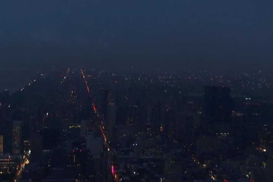 Vários bairros de Manhattan em Nova Iorque acordam às escuras devido a apagão misterioso