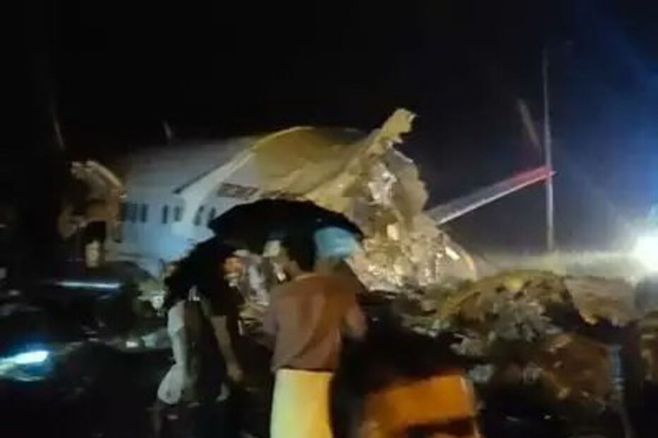 Avião com 191 passageiros a bordo despenha-se na Índia	