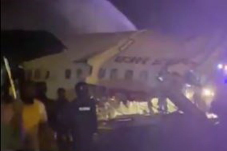 Avião parte-se em dois ao aterrar na Índia no meio de tempestade com 190 passageiros a bordo
