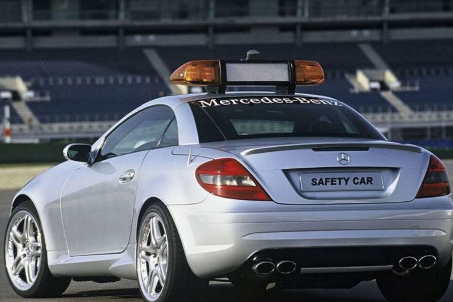 2020-08-07_17_02_13 2004-78968-mb-slk-55-amg-is-official-fia-formula-1-safety-car1.jpg