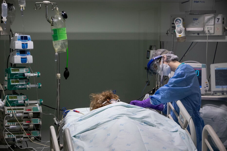 Governo impõe a médicos dever de rapidez no combate à Covid-19