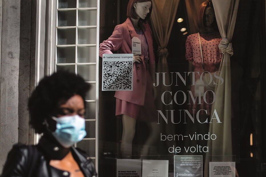 Vendas nas lojas de rua e centros comerciais continuam a cair apesar de o desconfinamento prosseguir