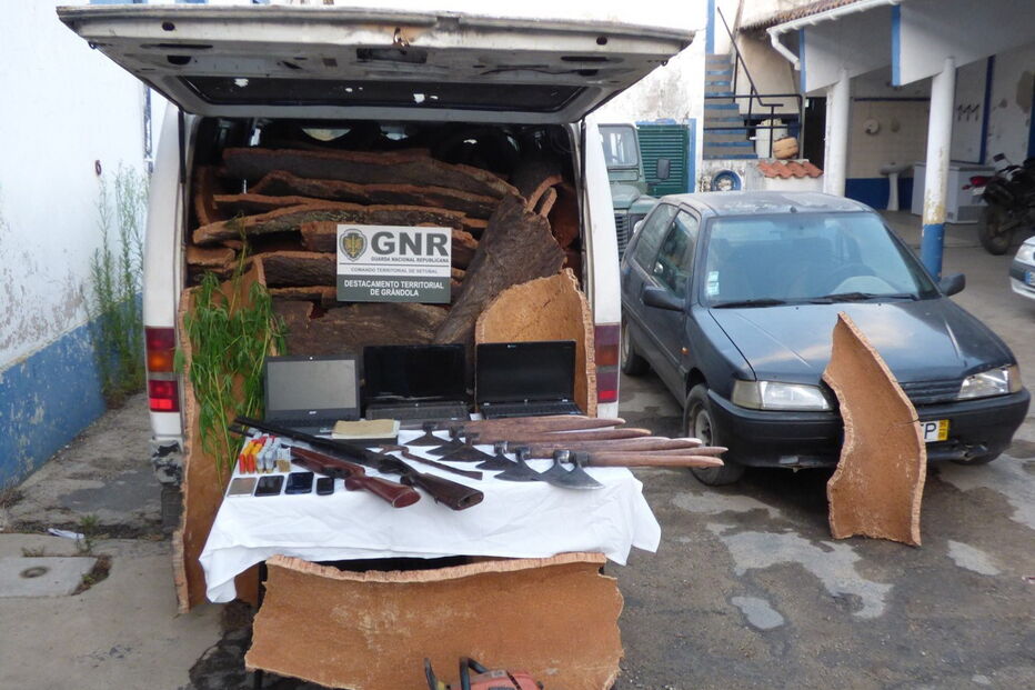 2020-08-10_20_23_58 GNR Grândola - Apreensão de cortiça.jpg