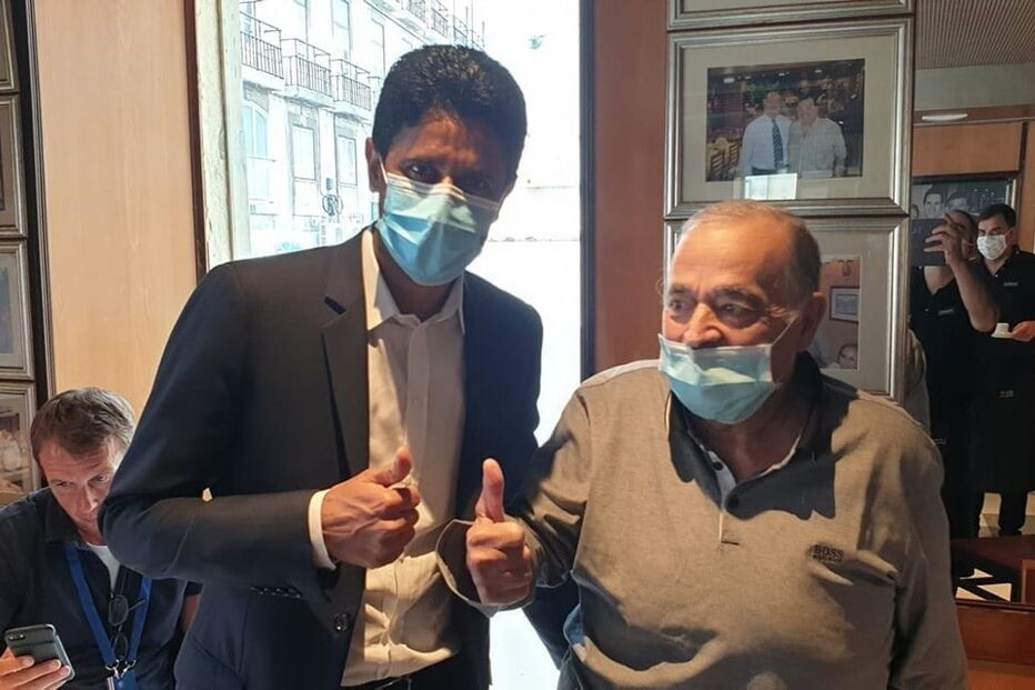 Nasser Al-Khelaïfi, líder do PSG, foi fotografado ao lado do Chefe Evaristo