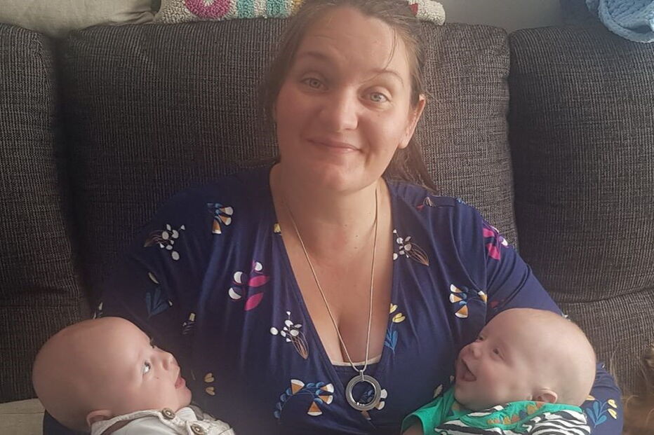 Lucy teve gémeos, David e Samuel