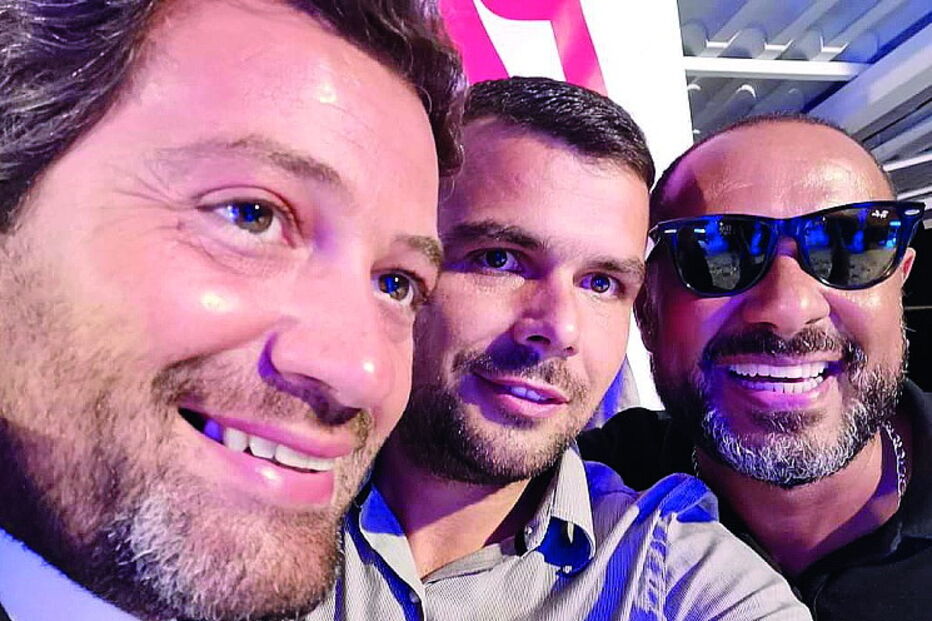 Olavo Bilac numa selfie com André Ventura