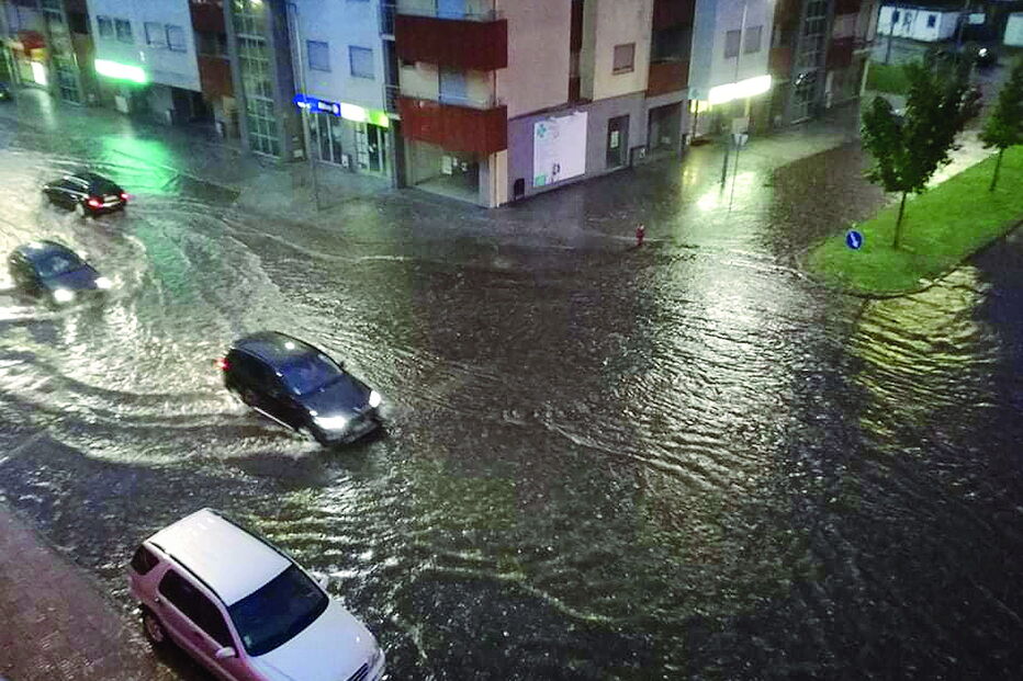 Tempestade inunda ruas e destrói culturas em Trás-os-montes