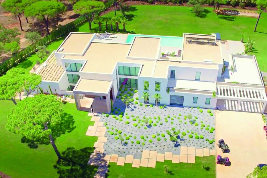 David Carreira mostra mansão milionária de pai em videoclipe