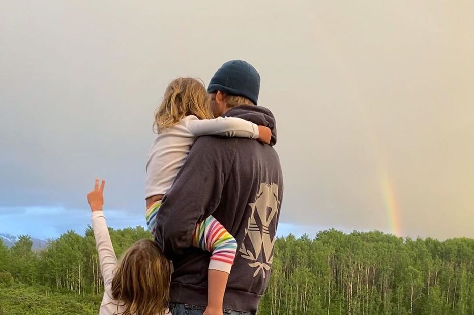 Daniela Ruah com o marido e os filhos