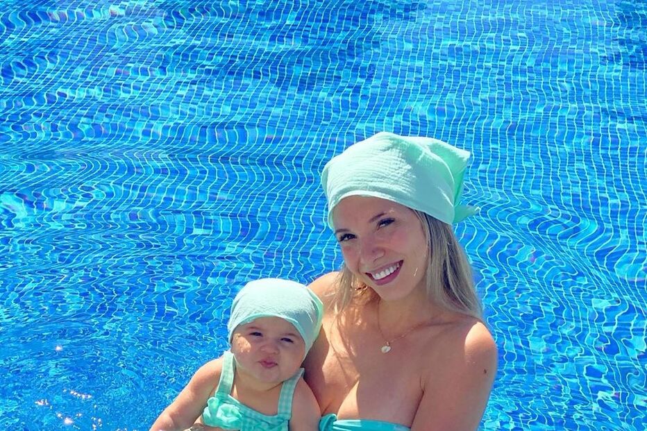 A mulher de João Cancelo, Daniela Machado, com a filha 