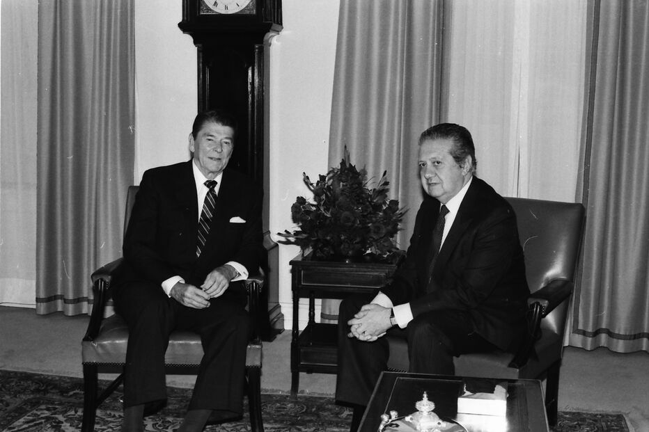 Ronald Reagan e o então primeiro-ministro Mário Soares em São Bento 