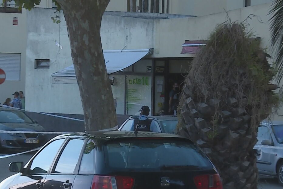Atirador em fuga após balear homem em discussão num café da Póvoa de Varzim