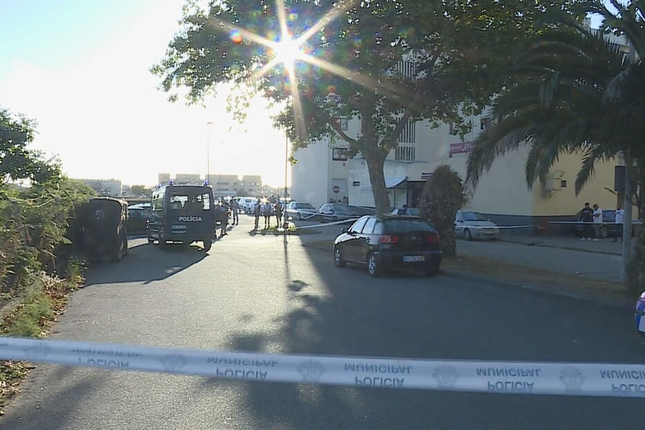 Atirador em fuga após balear homem em discussão num café da Póvoa de Varzim