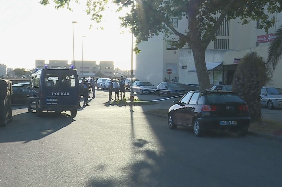 Atirador em fuga após balear homem em discussão num café da Póvoa de Varzim