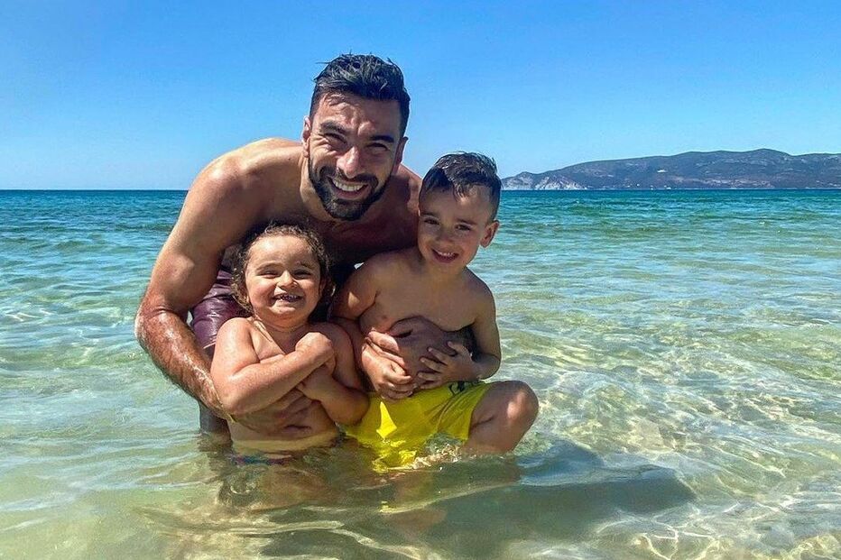 Rui Patrício está com os filhos, Eva e Pedro, e com a mulher, Vera Ribeiro, em Tróia