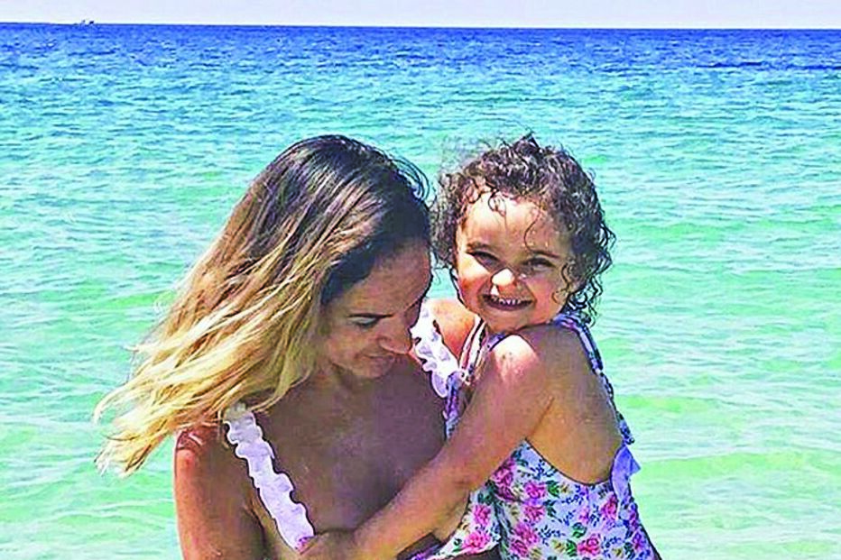 Rui Patrício está com os filhos, Eva e Pedro, e com a mulher, Vera Ribeiro, em Tróia