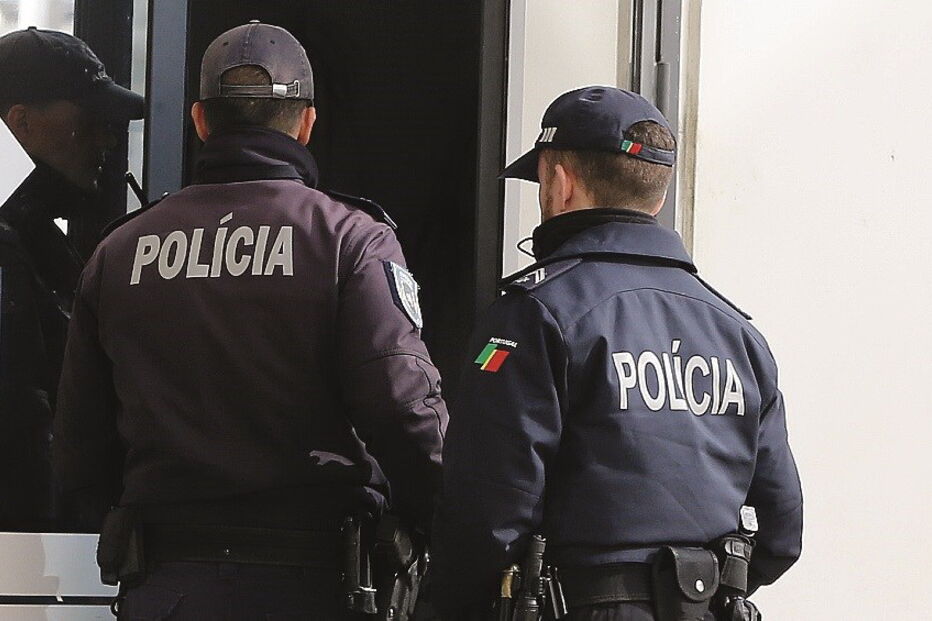 Agentes detiveram o assaltante e recuperaram os bens roubados  