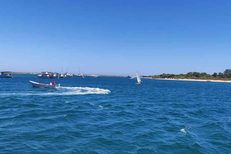 Jovem de 20 anos atingida por embarcação enquanto praticava mergulho no Algarve