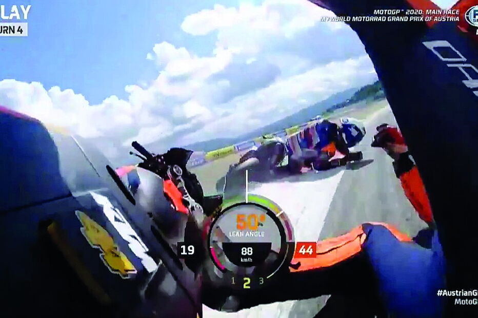 Momento em que os dois pilotos colidem