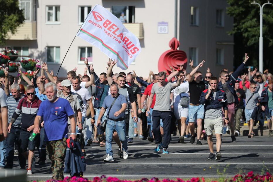 Manifestações contra presidenciais na Bielorrússia juntam centenas frente a fábricas e à TV pública