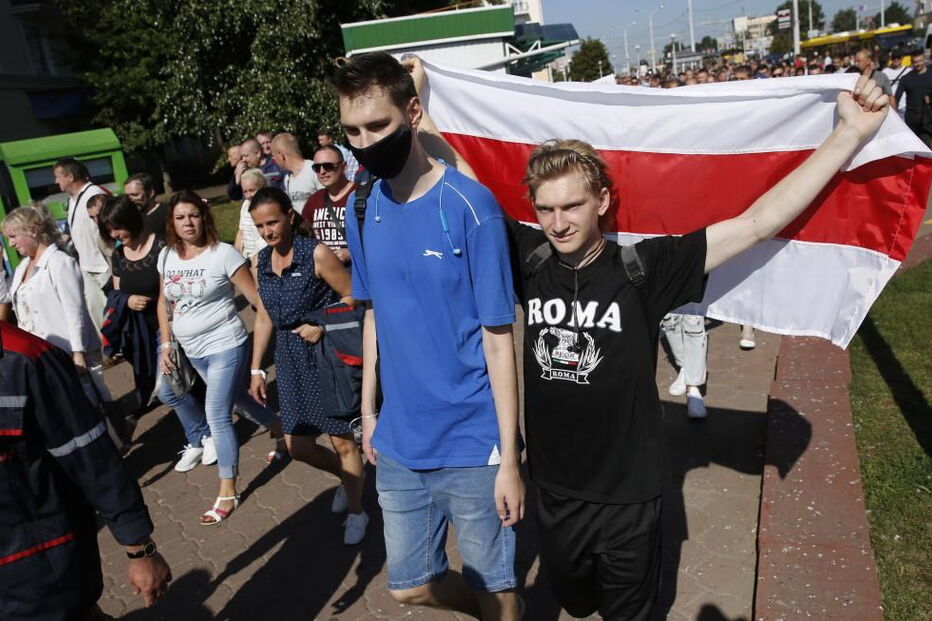 Manifestações contra presidenciais na Bielorrússia juntam centenas frente a fábricas e à TV pública