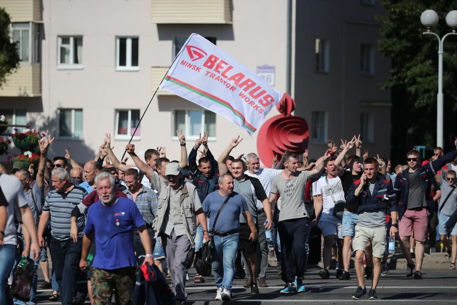 Manifestações contra presidenciais na Bielorrússia juntam centenas frente a fábricas e à TV pública