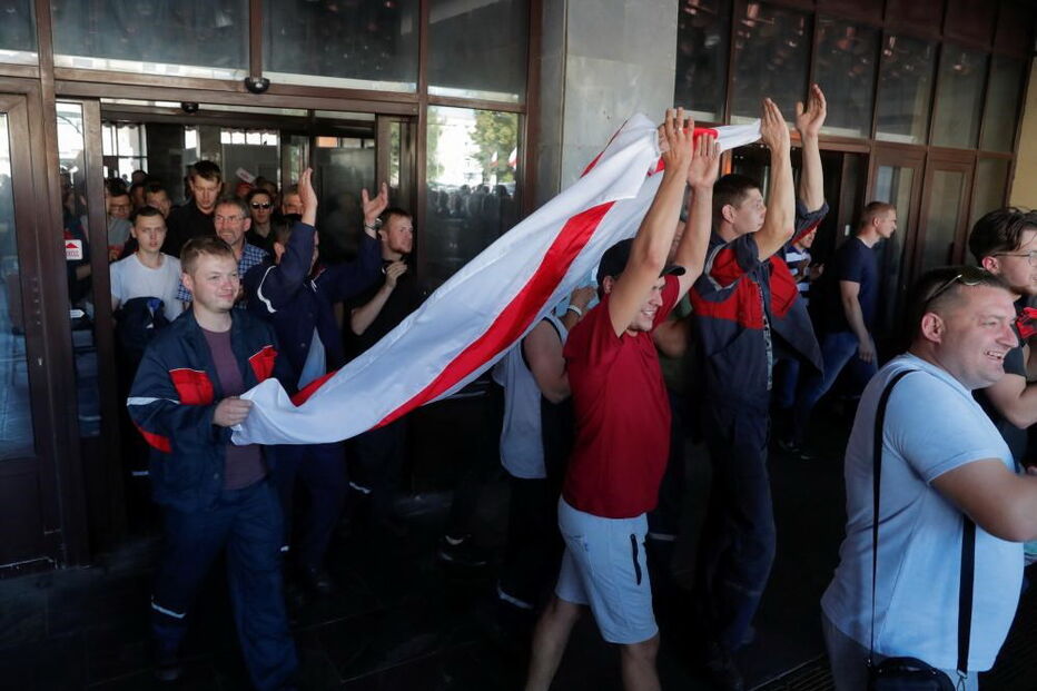 Manifestações contra presidenciais na Bielorrússia juntam centenas frente a fábricas e à TV pública