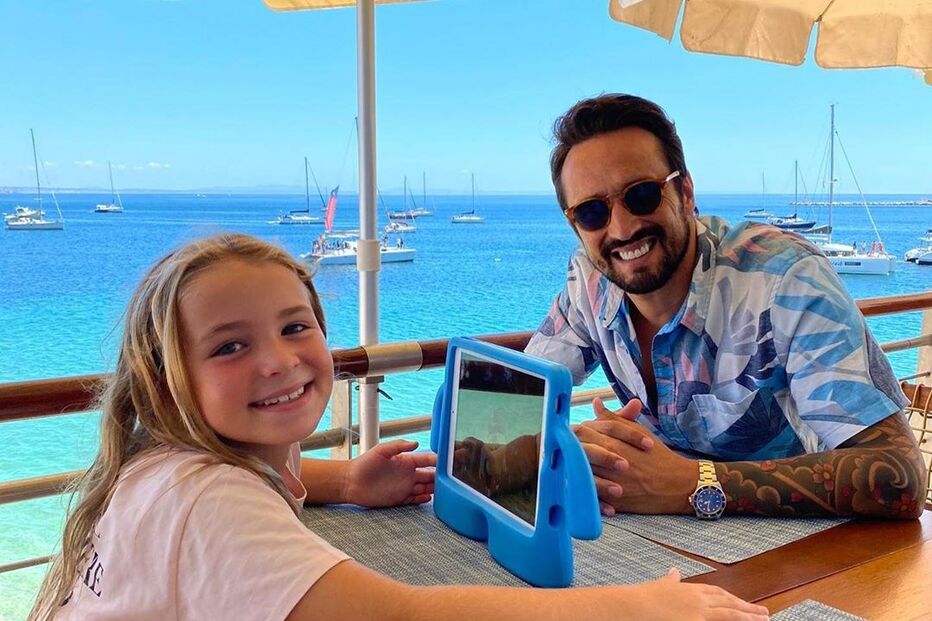 César Peixoto e a filha do casal, Pilar