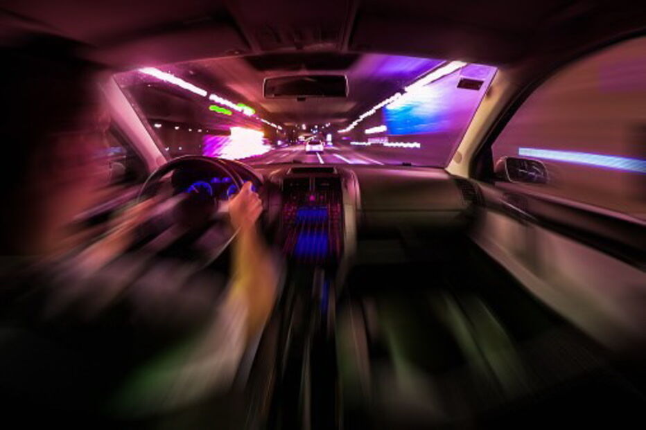 Carro, carro excesso velocidade, excesso velocidade, velocidade, perigo, estrada