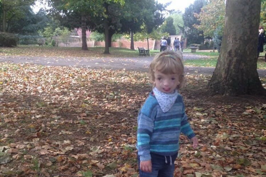 Ryan Henry-Macklyn, criança de quatro anos portadora de doença genética rara